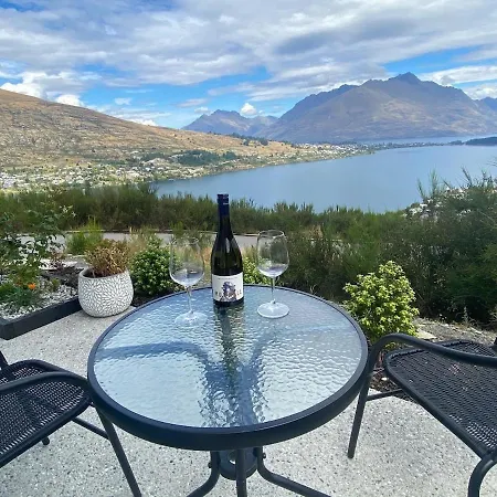 Luckie Lane Homestay Queenstown Exterior photo